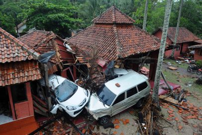 Damaged buildings and cars are seen in Anyer, Serang on December 23, 2018, after the area was hit by a tsunami on December 22 following an eruption of the Anak Krakatoa volcano. - A volcano-triggered tsunami has left at least 222 people dead and hundreds more injured after slamming without warning into beaches around Indonesia's Sunda Strait, officials said on December 23, voicing fears that the toll would rise further. (Photo by Dasril Roszandi / AFP)