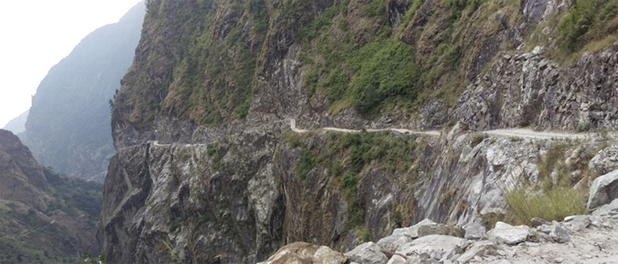 beshishahar-chame-road