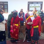 महिला समुहलाई बाख्रा उपहार