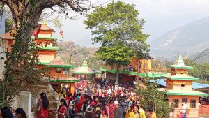 शिवरात्रिमा बागलुङका शिव मन्दिरमा भक्तजनको भिड