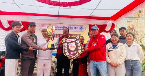 चिल्ड्रेन लाईफका उत्कृष्ट नतिजा हासिल गर्ने विद्यार्थीहरू पुरस्कृत