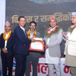 दुई कर्मचारी सम्मानित