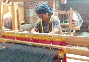 ढाका उद्योग मार्फत आत्मनिर्भर बन्दै तमानखोलाका महिला
