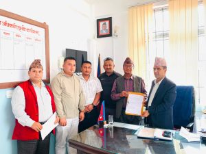 सामाजिक सञ्जालको दुरुपयोग रोक्न प्रमुख जिल्ला अधिकारीलाई ज्ञापनपत्र बझाईयो